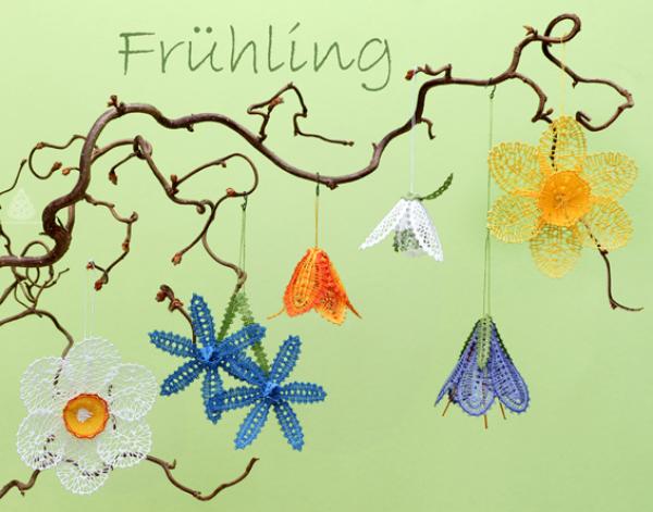 432 Klöppelbrief "Krokus" - Frühblüher in 3D-Optik zum Aufhängen